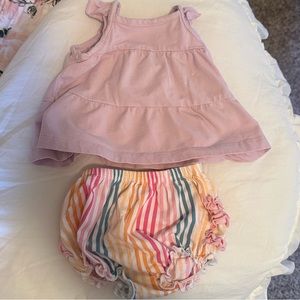 Ruffle butts top and bottom